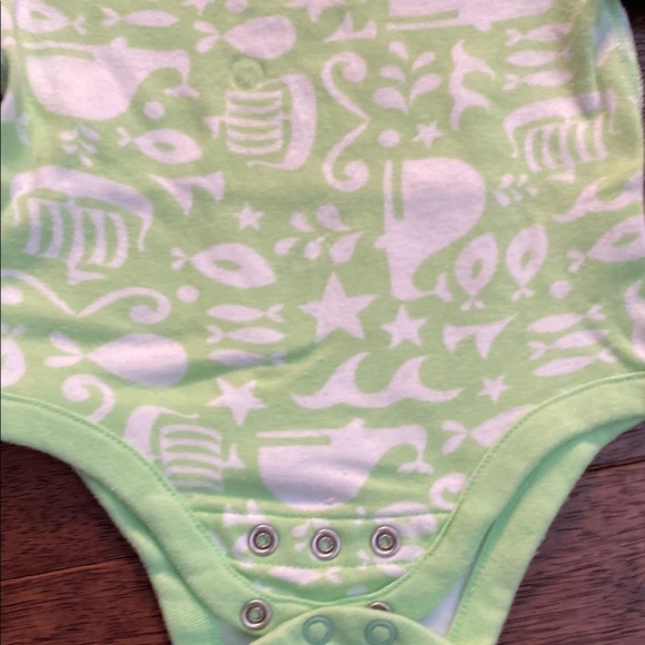 Hanna Andersson Green and White Bodysuit with Playful Patterns - Picture 2 of 7